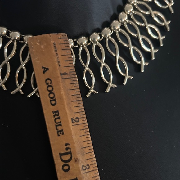 Vintage CORO Gold-Tone Statement Collar Necklace - Picture 6 of 9